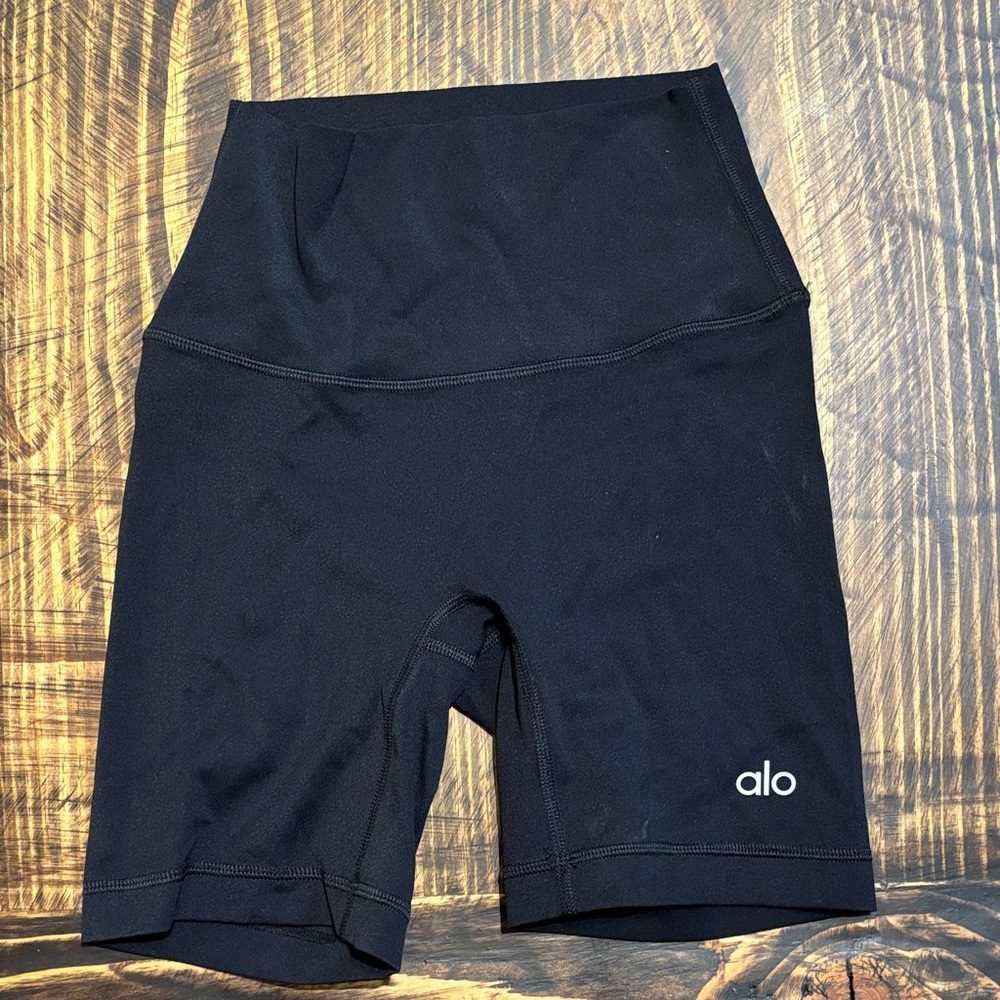 ALO Yoga Women's Black Bike Shorts